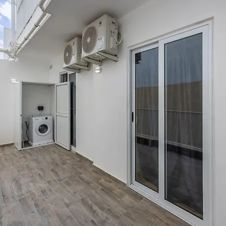 2 Bedroom Apt 11 *
