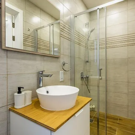 Apartament 2 Bedroom Apt 11 *