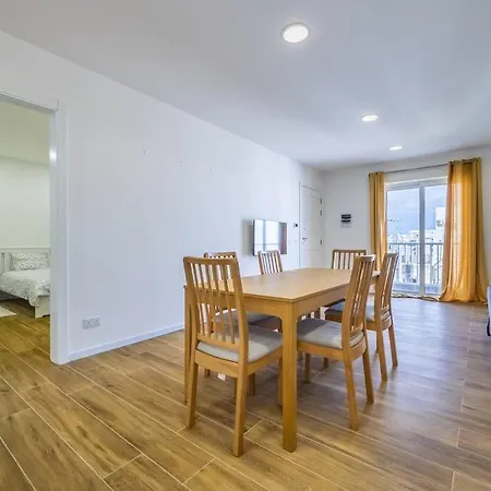 Apartament 2 Bedroom Apt 11 *